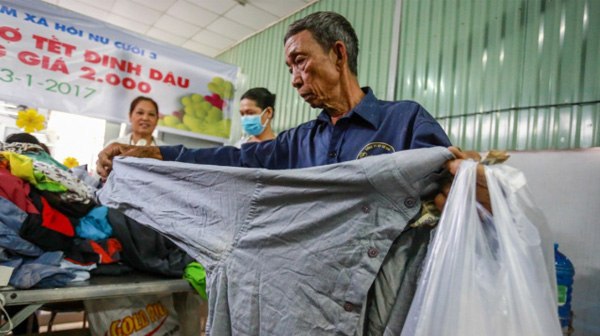 Phiên chợ Tết 2.000 đồng cho người nghèo giữa Sài Gòn